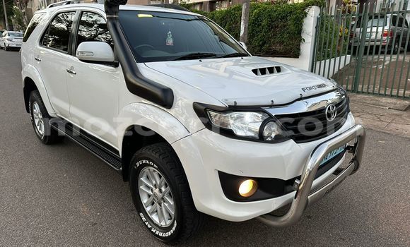 Comprar Usado Toyota Fortuner Branco Carro em Maputo em Maputo