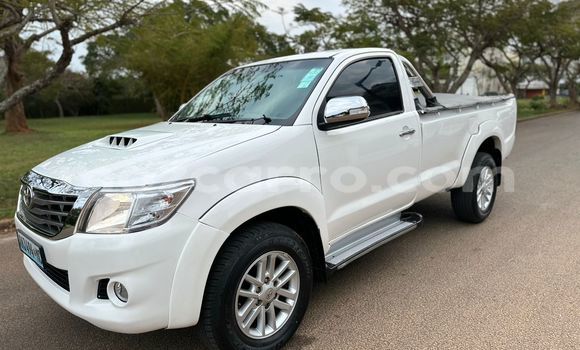 Comprar Usado Toyota Hilux Branco Carro em Maputo em Maputo