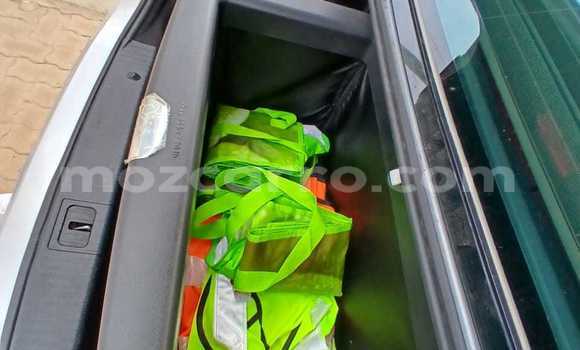 Comprar Usado Mercedes-Benz E-Classe Prata Carro em Maputo em Maputo Comprar Usado Mercedes-Benz E-Classe Prata Carro em Maputo em Maputo