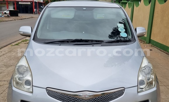 Comprar Usado Toyota Ractis Prata Carro em Maputo em Maputo