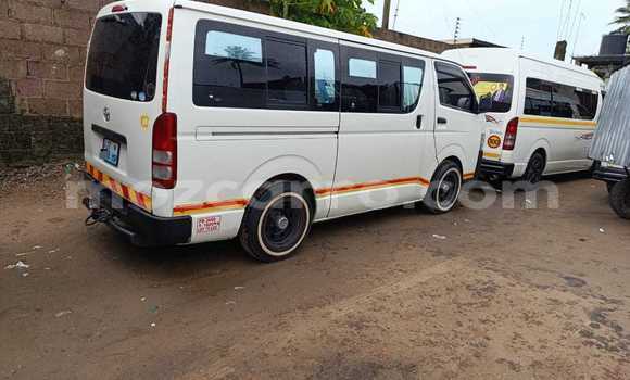 Nunua Ilio tumika Toyota Hiace Nyeupe Gari ndani ya Maputo nchini Maputo Nunua Ilio tumika Toyota Hiace Nyeupe Gari ndani ya Maputo nchini Maputo