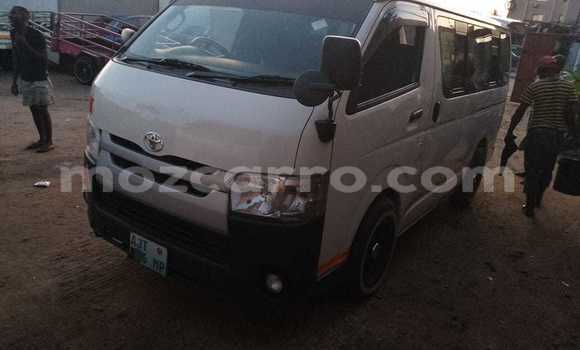 Nunua Ilio tumika Toyota Hiace Nyeupe Gari ndani ya Maputo nchini Maputo Nunua Ilio tumika Toyota Hiace Nyeupe Gari ndani ya Maputo nchini Maputo