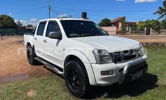 Comprar Usado Isuzu KB Branco Carro em Maputo em Maputo