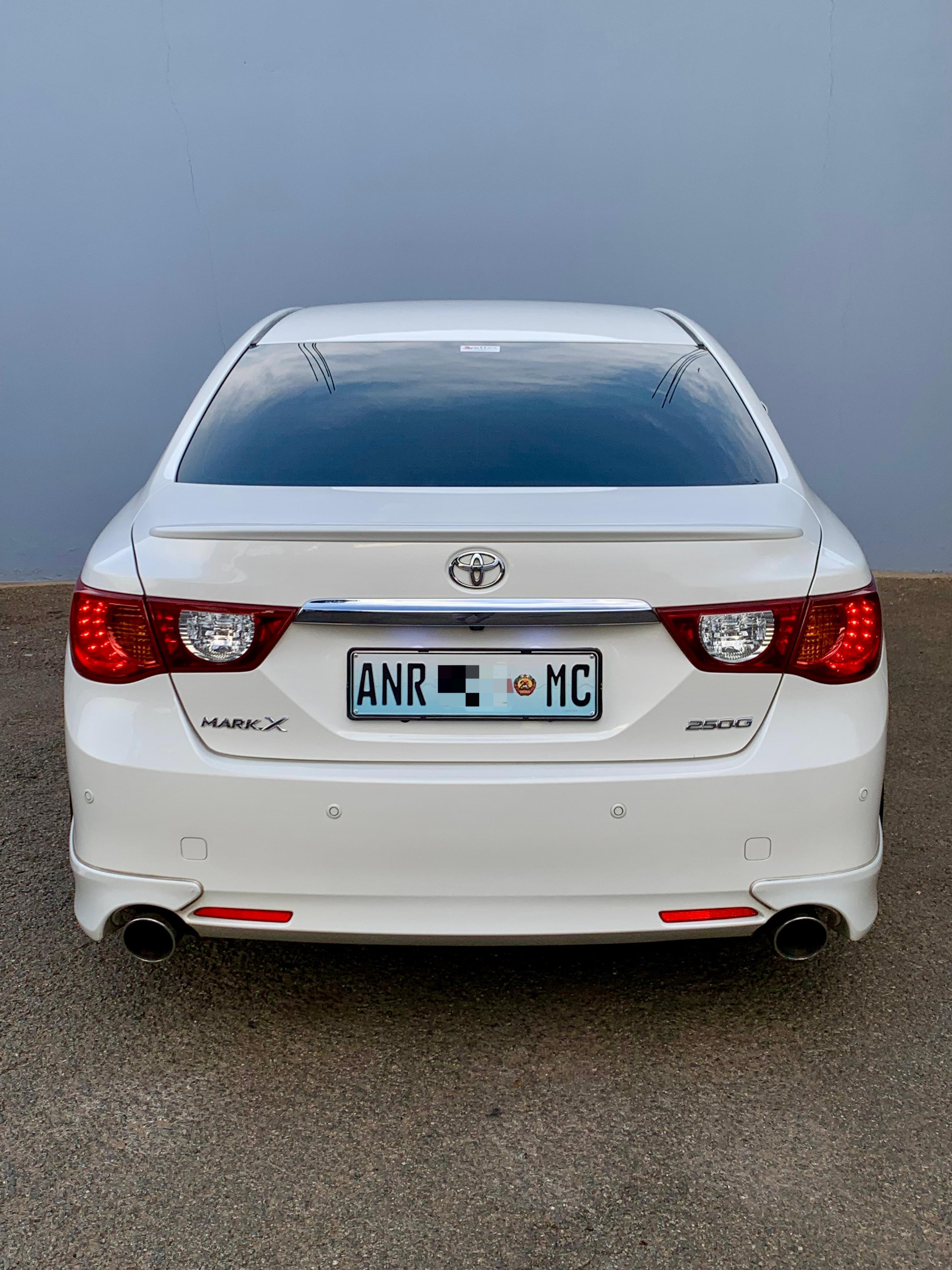 benz Innova Crysta 2.4 ZX manual for sale