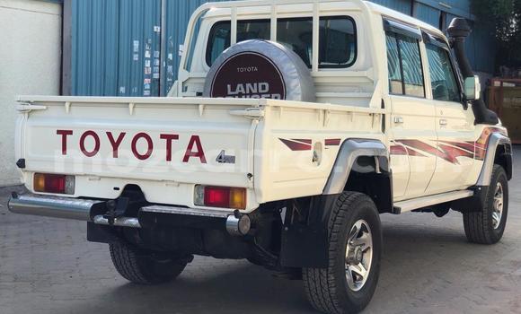 Comprar Usado Toyota Ade Branco Caminhão em Maputo em Maputo Comprar Usado Toyota Ade Branco Caminhão em Maputo em Maputo