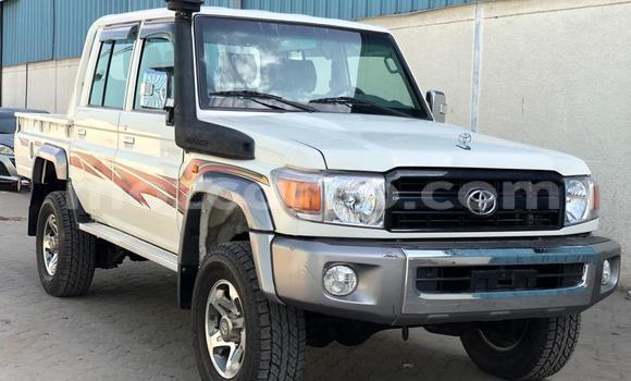 Comprar Usado Toyota Ade Branco Caminhão em Maputo em Maputo Comprar Usado Toyota Ade Branco Caminhão em Maputo em Maputo