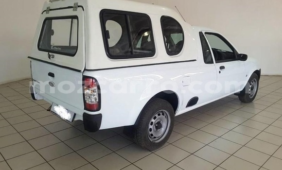 Comprar Usado Ford B-MAX Branco Carro em Gilé em Zambezia Comprar Usado Ford B-MAX Branco Carro em Gilé em Zambezia