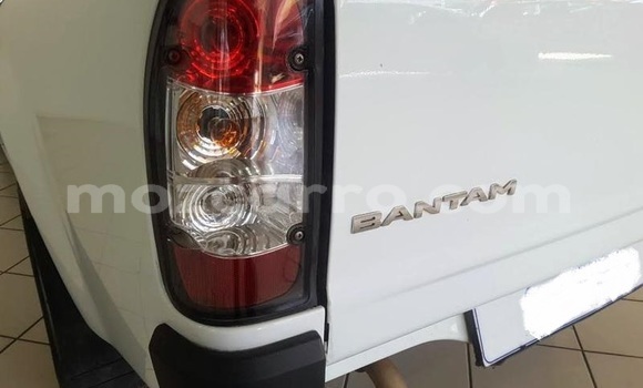 Comprar Usado Ford B-MAX Branco Carro em Gilé em Zambezia Comprar Usado Ford B-MAX Branco Carro em Gilé em Zambezia