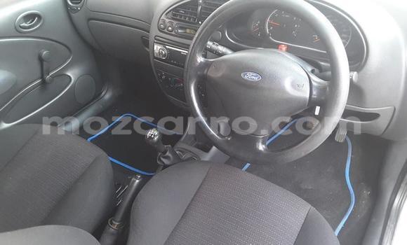 Comprar Usado Ford B-MAX Branco Carro em Gilé em Zambezia Comprar Usado Ford B-MAX Branco Carro em Gilé em Zambezia