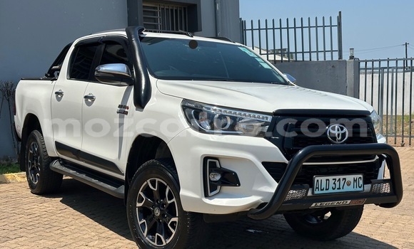 Tenga Tsaru Toyota Hiluxe Revo Chena Mota in Maputo in Maputo