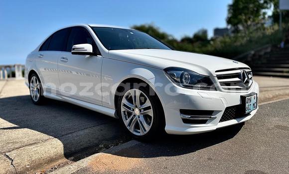 Buy Used Mercedes-Benz C-Classe White Car in Maputo in Maputo