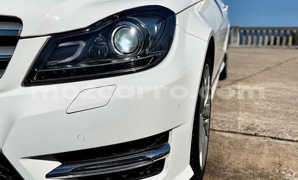 Comprar Usado Mercedes-Benz C-Classe Branco Carro em Maputo em Maputo Comprar Usado Mercedes-Benz C-Classe Branco Carro em Maputo em Maputo