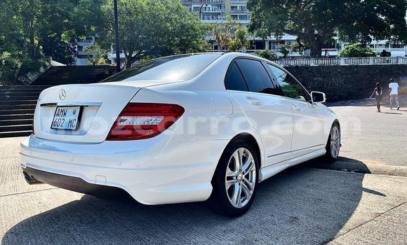 Comprar Usado Mercedes-Benz C-Classe Branco Carro em Maputo em Maputo Comprar Usado Mercedes-Benz C-Classe Branco Carro em Maputo em Maputo
