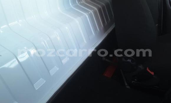 Comprar Usado Ford B-MAX Branco Carro em Gilé em Zambezia Comprar Usado Ford B-MAX Branco Carro em Gilé em Zambezia