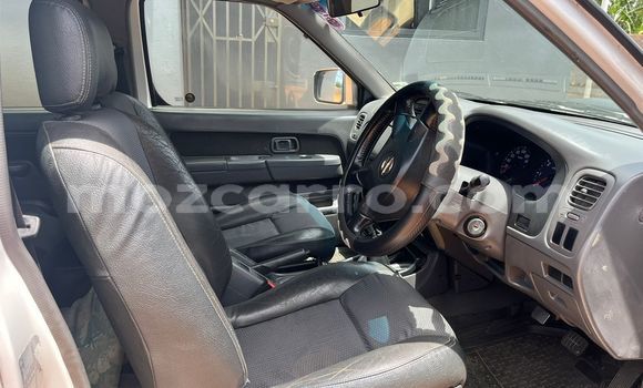 Nunua Ilio tumika Nissan Hardbody Nyeupe Gari ndani ya Maputo nchini Maputo Nunua Ilio tumika Nissan Hardbody Nyeupe Gari ndani ya Maputo nchini Maputo