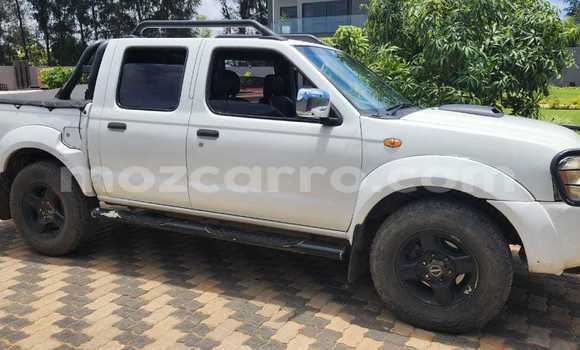 Nunua Ilio tumika Nissan Hardbody Nyeupe Gari ndani ya Maputo nchini Maputo Nunua Ilio tumika Nissan Hardbody Nyeupe Gari ndani ya Maputo nchini Maputo