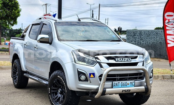 Nunua Ilio tumika Isuzu D-MAX Nyingine Gari ndani ya Catandica nchini Manica