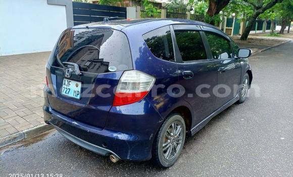 Nunua Ilio tumika Honda Fit Bluu Gari ndani ya Balama nchini Cabo Delgado