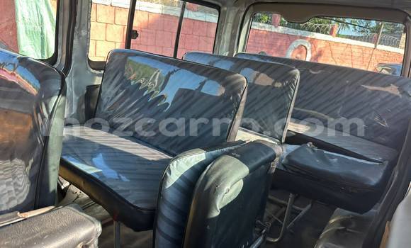 Tenga Tsaru Toyota Hiace Zvimwe Mota in Beautiful vista in Maputo Tenga Tsaru Toyota Hiace Zvimwe Mota in Beautiful vista in Maputo