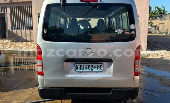 Tenga Tsaru Toyota Hiace Zvimwe Mota in Beautiful vista in Maputo Tenga Tsaru Toyota Hiace Zvimwe Mota in Beautiful vista in Maputo