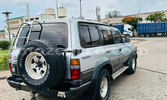 Tenga Tsaru Toyota Land Cruiser Zvimwe Mota in Caia in Sofala Tenga Tsaru Toyota Land Cruiser Zvimwe Mota in Caia in Sofala