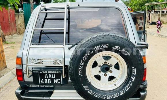 Tenga Tsaru Toyota Land Cruiser Zvimwe Mota in Caia in Sofala Tenga Tsaru Toyota Land Cruiser Zvimwe Mota in Caia in Sofala