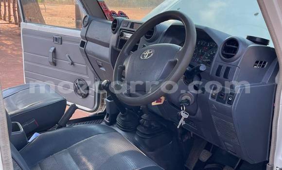 Tenga Tsaru Toyota Land Cruiser Prado Chena Mota in Caia in Sofala Tenga Tsaru Toyota Land Cruiser Prado Chena Mota in Caia in Sofala