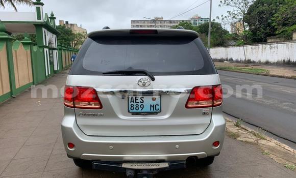 Nunua Ilio tumika Toyota Fortuner Fedha Gari ndani ya Maputo nchini Maputo Nunua Ilio tumika Toyota Fortuner Fedha Gari ndani ya Maputo nchini Maputo