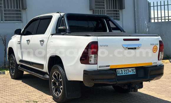 Nunua Ilio tumika Toyota Hilux Nyeupe Gari ndani ya Maputo nchini Maputo Nunua Ilio tumika Toyota Hilux Nyeupe Gari ndani ya Maputo nchini Maputo