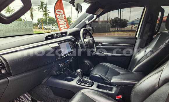 Nunua Ilio tumika Toyota Hilux Nyeupe Gari ndani ya Maputo nchini Maputo Nunua Ilio tumika Toyota Hilux Nyeupe Gari ndani ya Maputo nchini Maputo