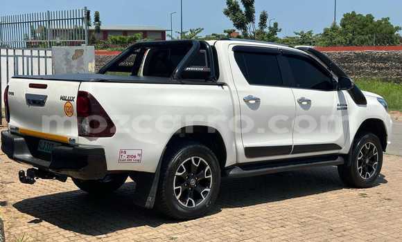 Nunua Ilio tumika Toyota Hilux Nyeupe Gari ndani ya Maputo nchini Maputo Nunua Ilio tumika Toyota Hilux Nyeupe Gari ndani ya Maputo nchini Maputo