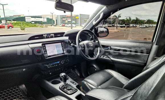 Nunua Ilio tumika Toyota Hilux Nyeupe Gari ndani ya Maputo nchini Maputo Nunua Ilio tumika Toyota Hilux Nyeupe Gari ndani ya Maputo nchini Maputo