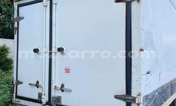 Tenga Tsaru Volvo 240 Series Chena Mota in Maputo in Maputo Tenga Tsaru Volvo 240 Series Chena Mota in Maputo in Maputo