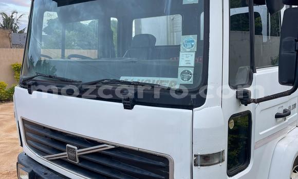 Tenga Tsaru Volvo 240 Series Chena Mota in Maputo in Maputo Tenga Tsaru Volvo 240 Series Chena Mota in Maputo in Maputo