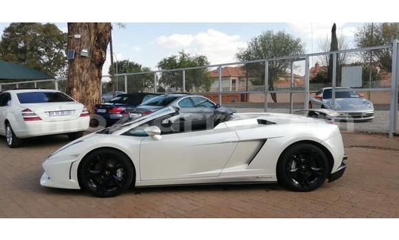 Comprar Usado Lamborghini Gallardo Branco Carro em Gilé em Zambezia Comprar Usado Lamborghini Gallardo Branco Carro em Gilé em Zambezia