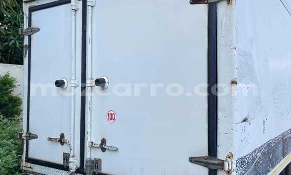 Nunua Ilio tumika Volvo Laplander Nyeupe Gari ndani ya Maputo nchini Maputo Nunua Ilio tumika Volvo Laplander Nyeupe Gari ndani ya Maputo nchini Maputo