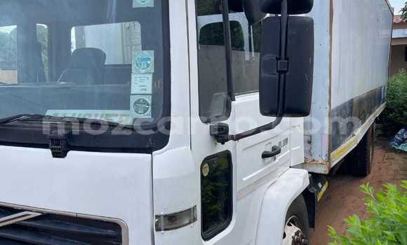 Nunua Ilio tumika Volvo Laplander Nyeupe Gari ndani ya Maputo nchini Maputo Nunua Ilio tumika Volvo Laplander Nyeupe Gari ndani ya Maputo nchini Maputo