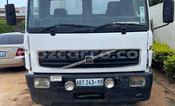 Nunua Ilio tumika Volvo Laplander Nyeupe Gari ndani ya Maputo nchini Maputo Nunua Ilio tumika Volvo Laplander Nyeupe Gari ndani ya Maputo nchini Maputo