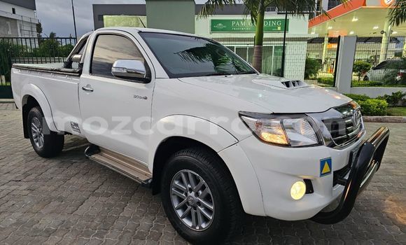 Comprar Usado Toyota Hilux Branco Carro em Maputo em Maputo