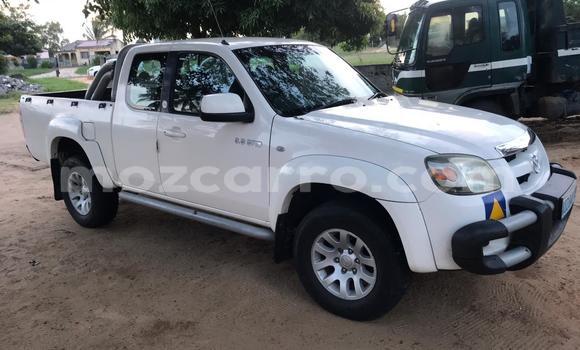 Nunua Ilio tumika Mazda BT-50 Nyeupe Gari ndani ya Maputo nchini Maputo Nunua Ilio tumika Mazda BT-50 Nyeupe Gari ndani ya Maputo nchini Maputo