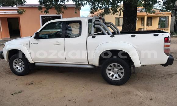 Nunua Ilio tumika Mazda BT-50 Nyeupe Gari ndani ya Maputo nchini Maputo Nunua Ilio tumika Mazda BT-50 Nyeupe Gari ndani ya Maputo nchini Maputo