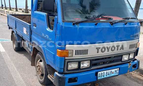 Comprar Usado Toyota Dyna Azul Carro em Maputo em Maputo