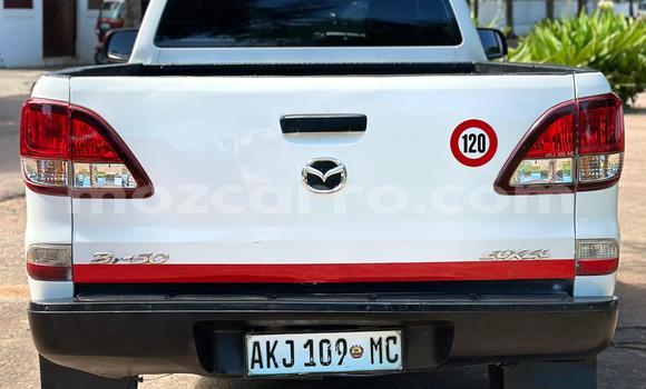 Comprar Usado Mazda BT-50 Branco Carro em Maputo em Maputo Comprar Usado Mazda BT-50 Branco Carro em Maputo em Maputo