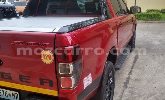 Tenga Tsaru Ford Thunderbird Tsvuku Mota in Maputo in Maputo Tenga Tsaru Ford Thunderbird Tsvuku Mota in Maputo in Maputo