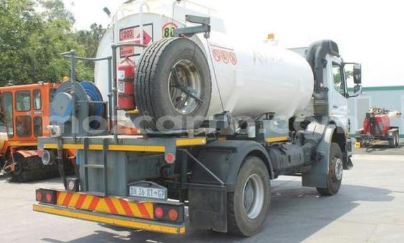 Buy Used Mercedes‒Benz 1824 White Truck in Gilé in Zambezia Buy Used Mercedes‒Benz 1824 White Truck in Gilé in Zambezia