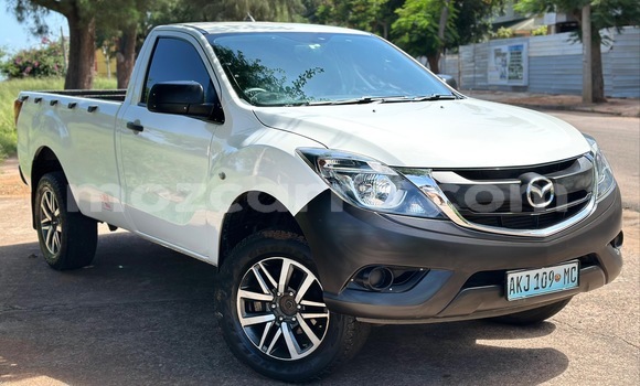 Nunua Ilio tumika Mazda BT-50 Brown Gari ndani ya Maputo nchini Maputo