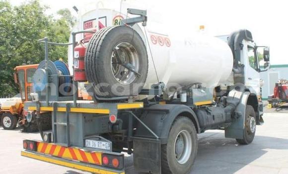 Buy Used Mercedes‒Benz 1824 White Truck in Gilé in Zambezia Buy Used Mercedes‒Benz 1824 White Truck in Gilé in Zambezia