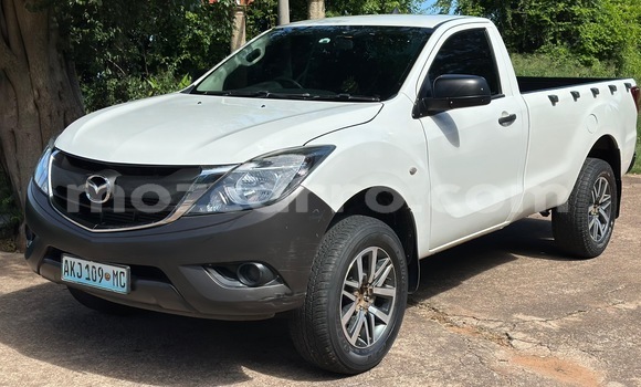 Comprar Usado Mazda BT-50 Castanho Carro em Maputo em Maputo Comprar Usado Mazda BT-50 Castanho Carro em Maputo em Maputo