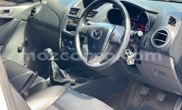 Comprar Usado Mazda BT-50 Castanho Carro em Maputo em Maputo Comprar Usado Mazda BT-50 Castanho Carro em Maputo em Maputo