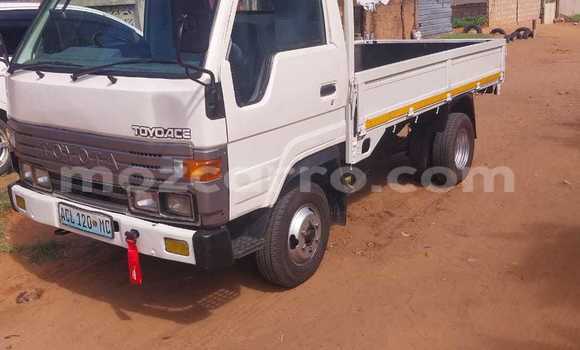 Comprar Usado Toyota Dyna Branco Carro em Maputo em Maputo Comprar Usado Toyota Dyna Branco Carro em Maputo em Maputo